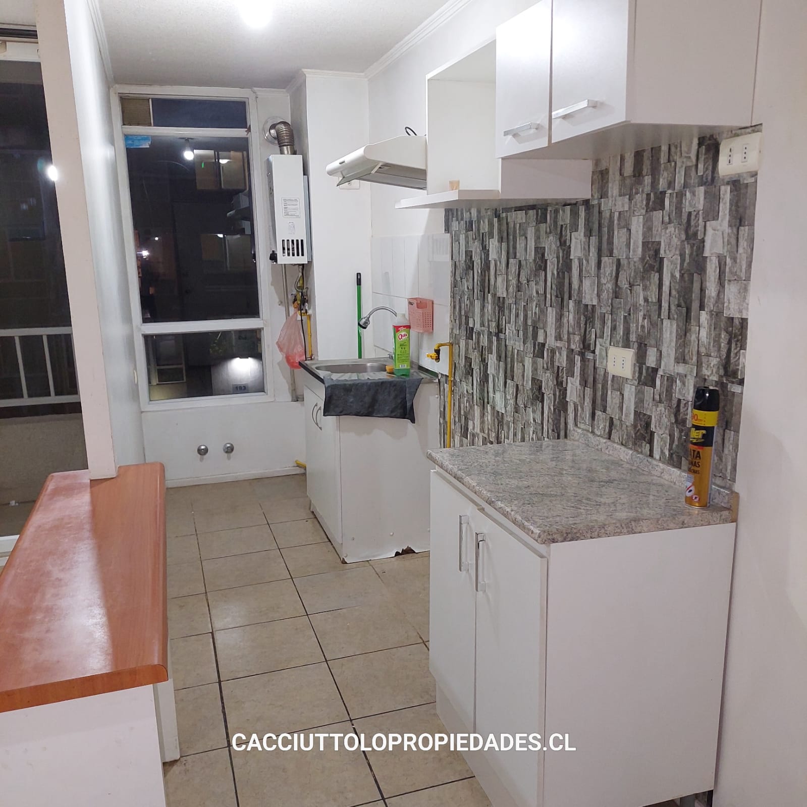 ARRIENDO DEPARTAMENTO EN VILLA HERMANOS MARISTAS, CON ESTACIONAMIENTO